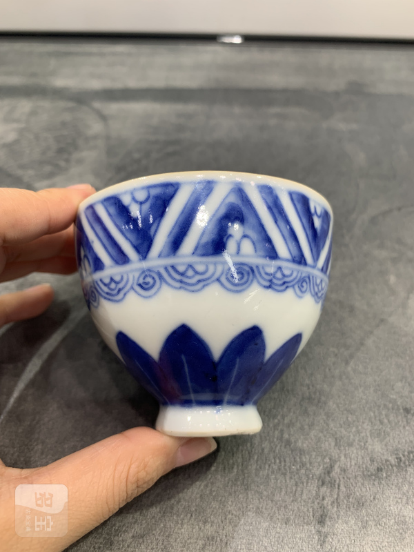 清中期青花蕉叶纹鸡心杯 - 图3